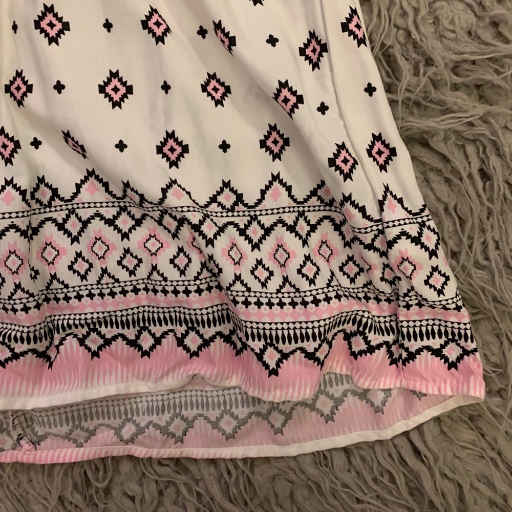 Patterned Dress - Picture 4 of 9